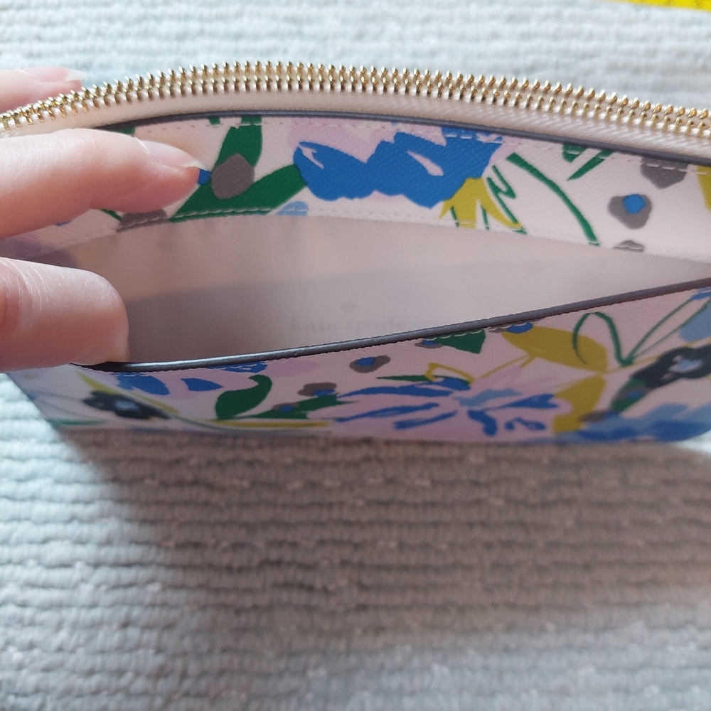 Kate Spade Lucy Wristlet & Floral Card Holder - Picture 12 of 16